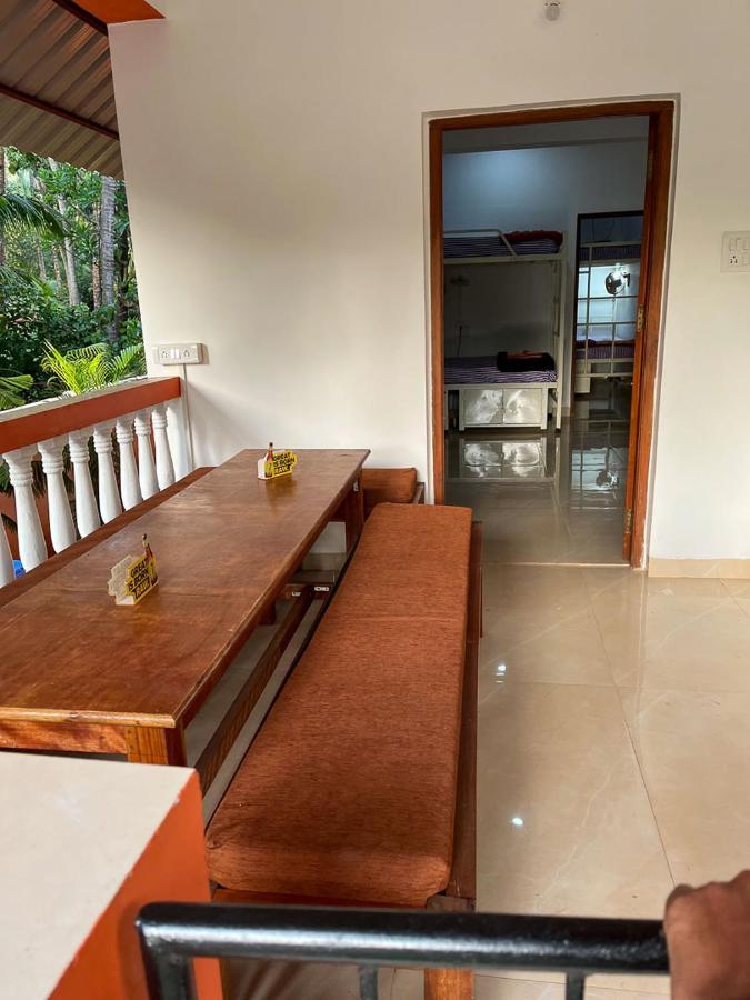 Bonds Hostel Candolim Exterior foto